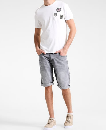 Whiteshirt Outfit mit Shorts